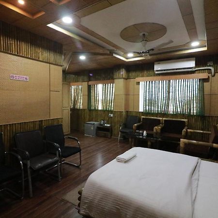 Hotel Himalaya Agartala Kültér fotó