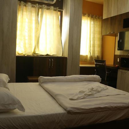 Hotel Himalaya Agartala Kültér fotó