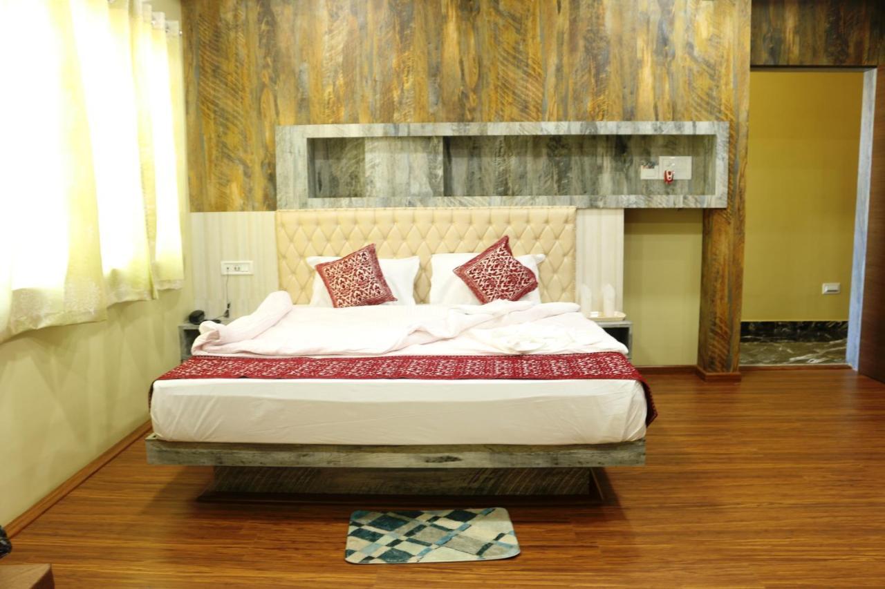 Hotel Himalaya Agartala Kültér fotó
