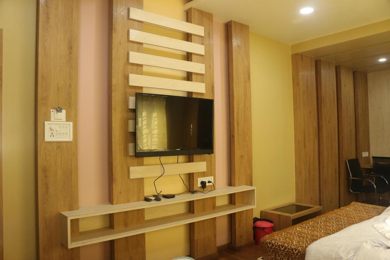 Hotel Himalaya Agartala Kültér fotó