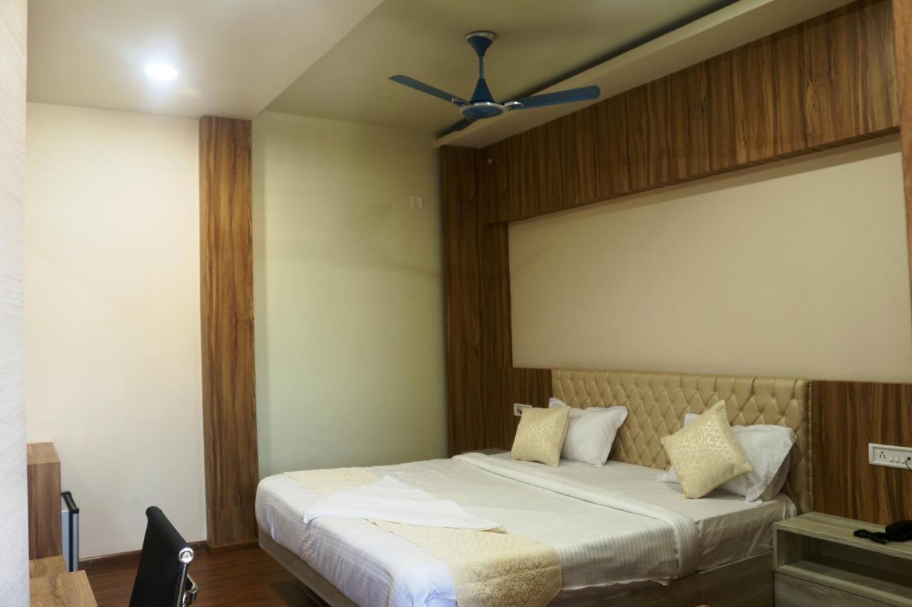 Hotel Himalaya Agartala Kültér fotó
