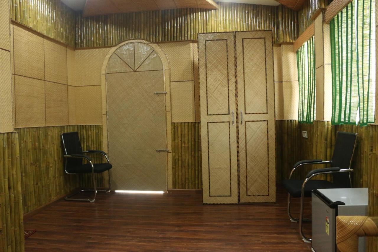 Hotel Himalaya Agartala Kültér fotó
