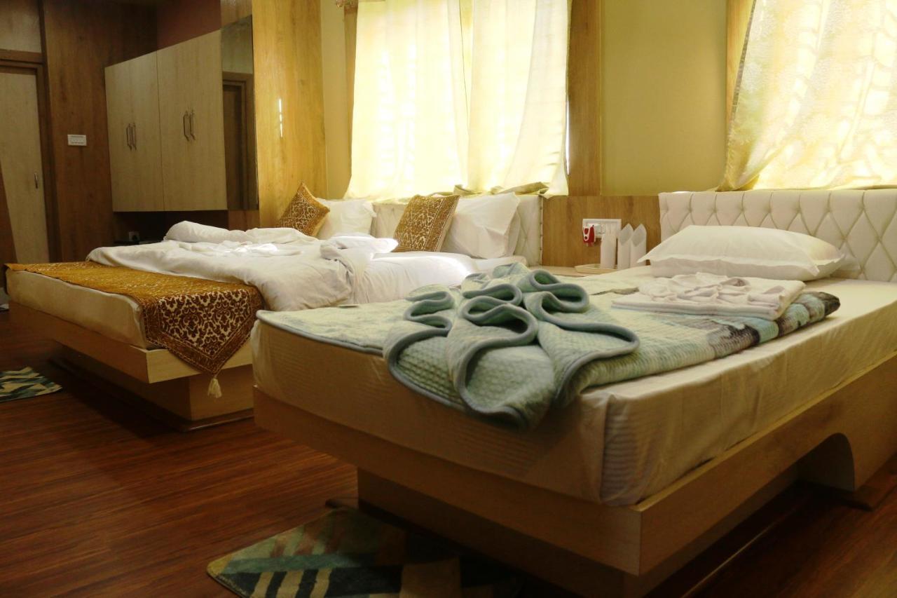 Hotel Himalaya Agartala Kültér fotó