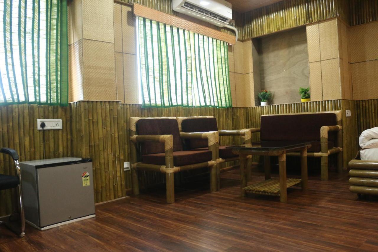 Hotel Himalaya Agartala Kültér fotó