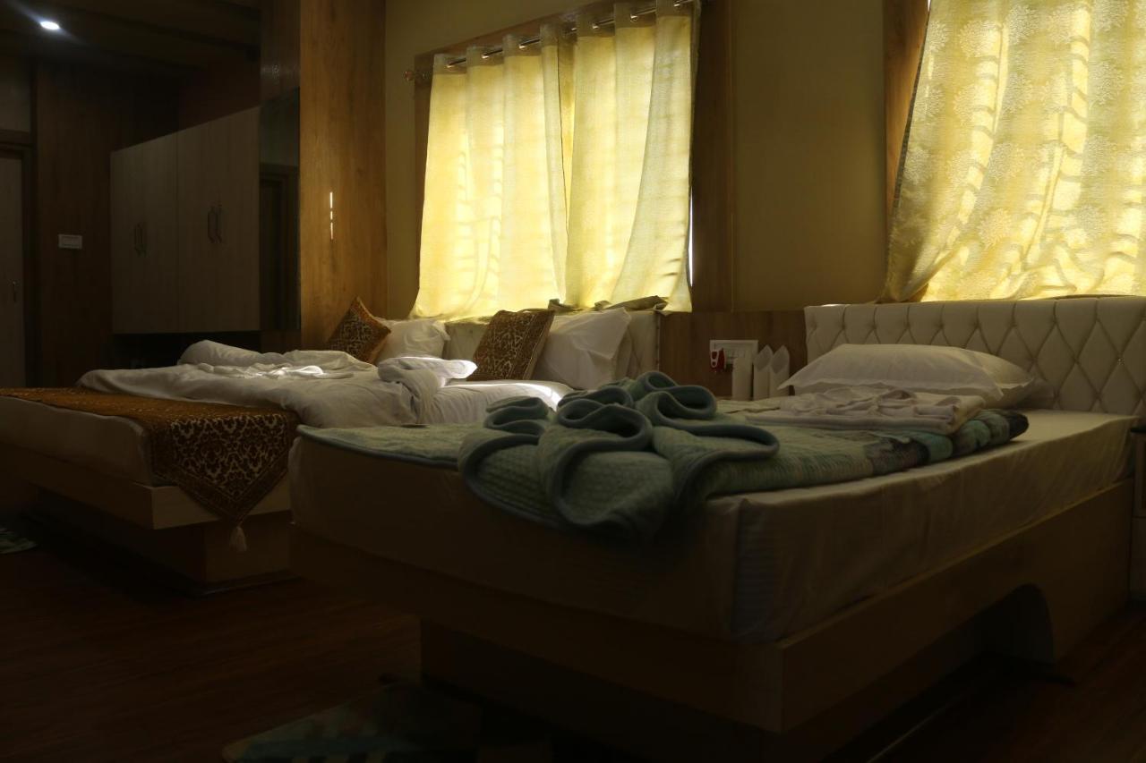 Hotel Himalaya Agartala Kültér fotó