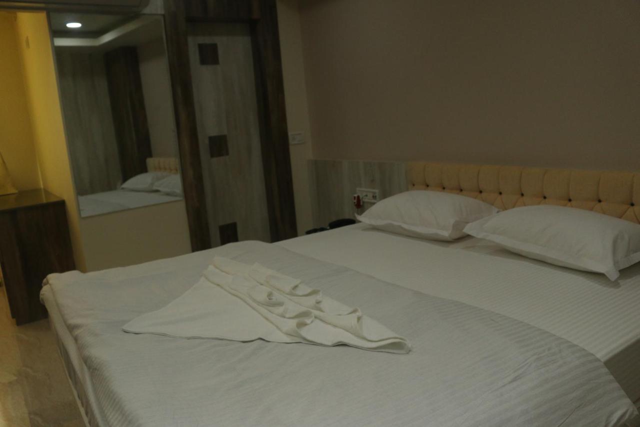 Hotel Himalaya Agartala Kültér fotó