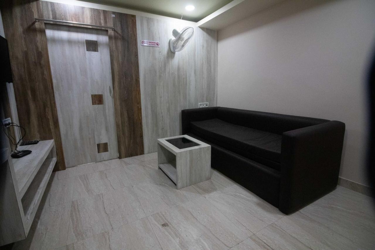 Hotel Himalaya Agartala Kültér fotó