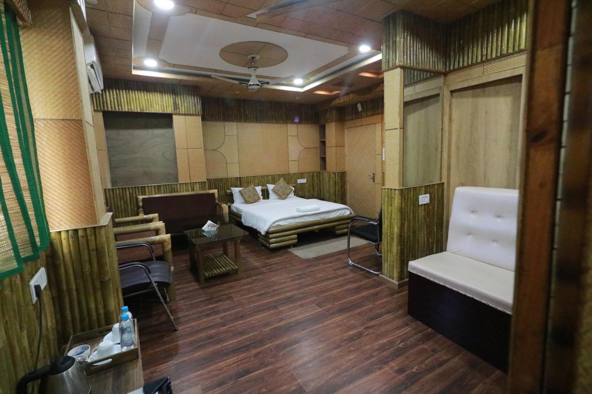 Hotel Himalaya Agartala Kültér fotó