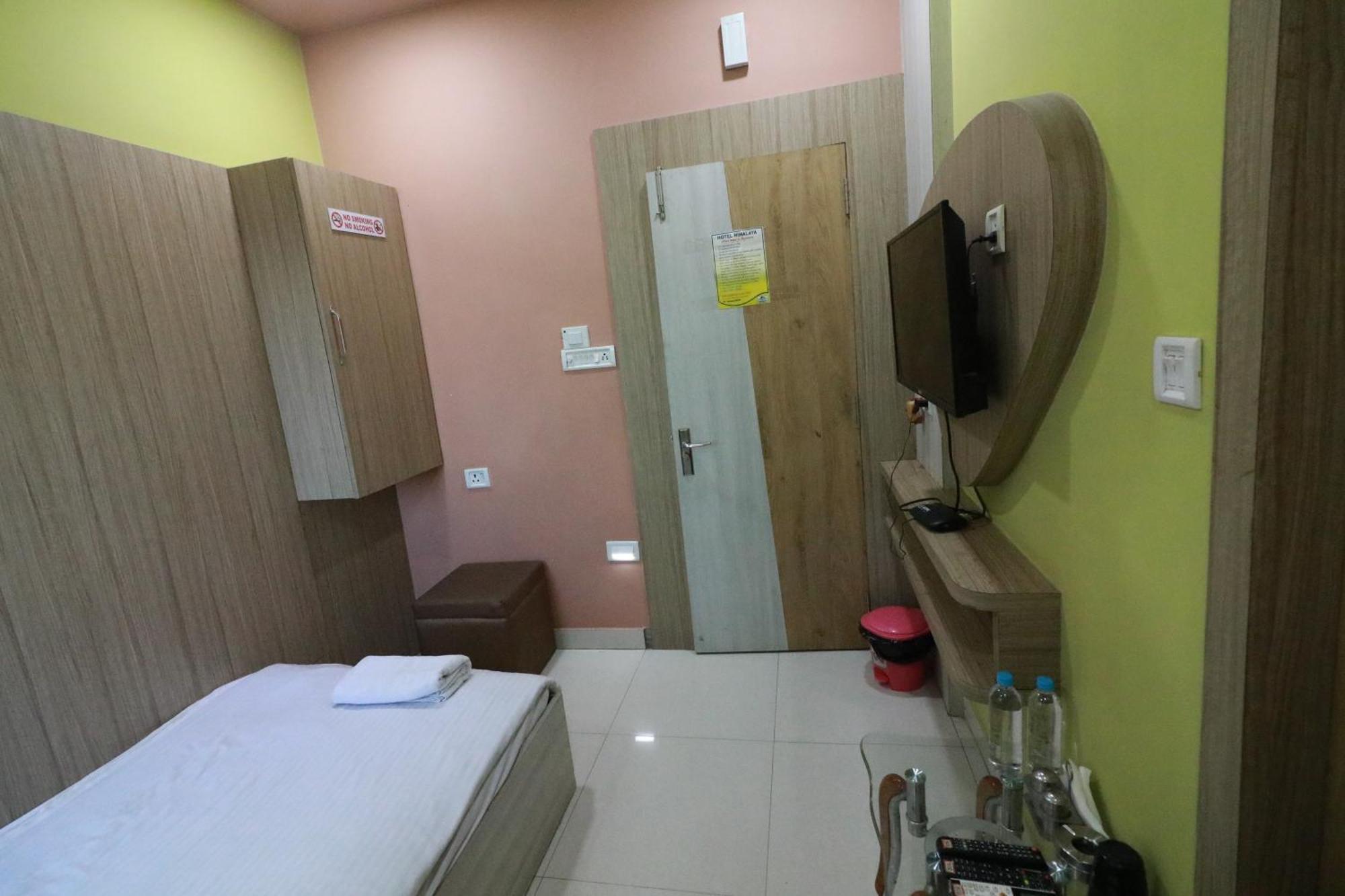 Hotel Himalaya Agartala Kültér fotó