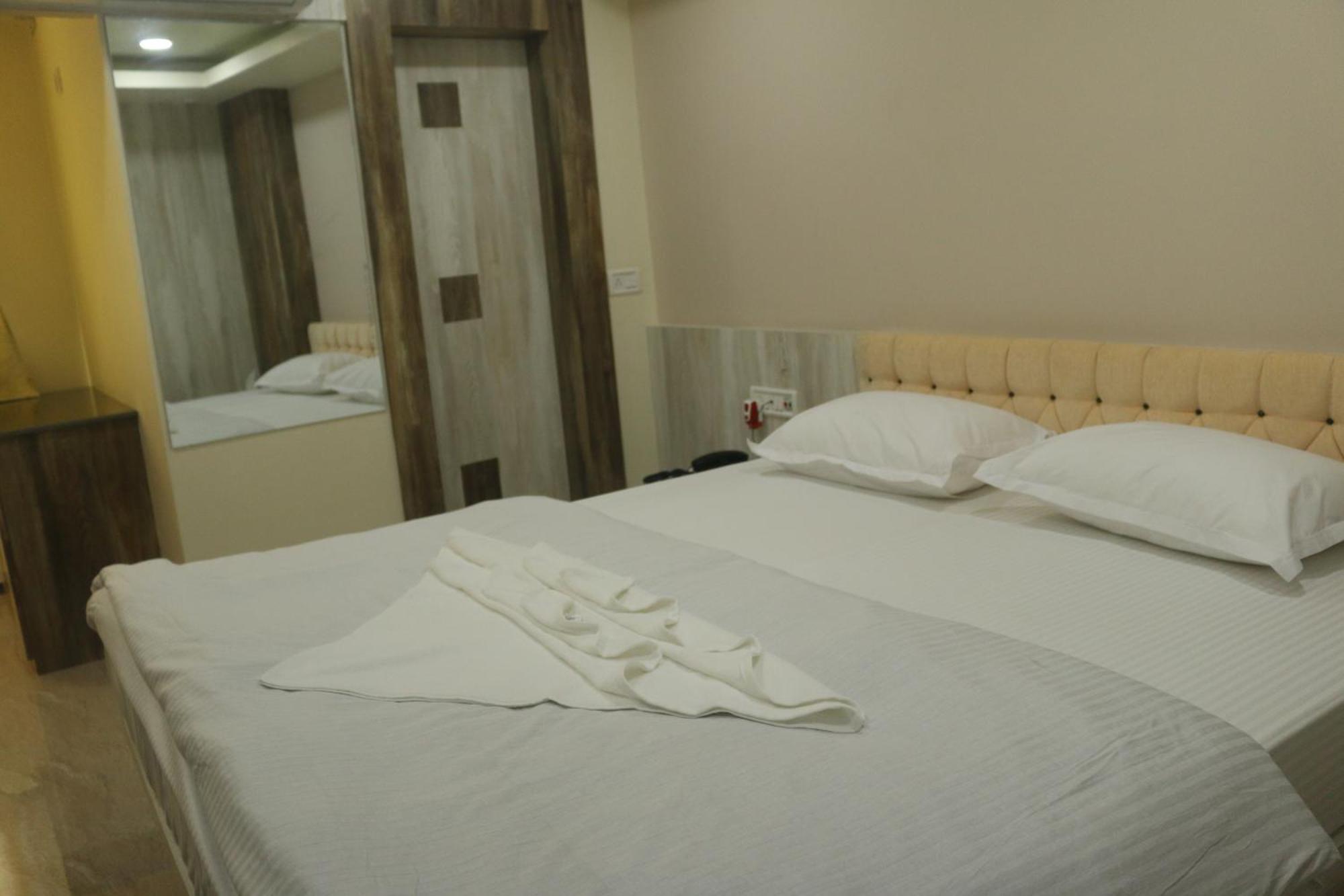 Hotel Himalaya Agartala Kültér fotó