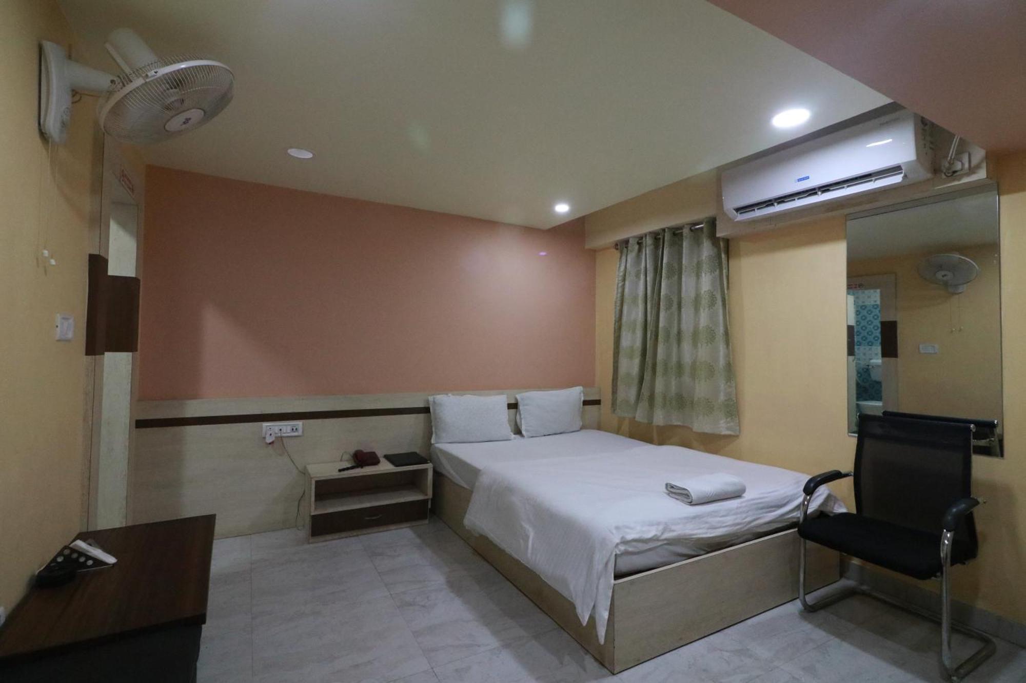 Hotel Himalaya Agartala Kültér fotó