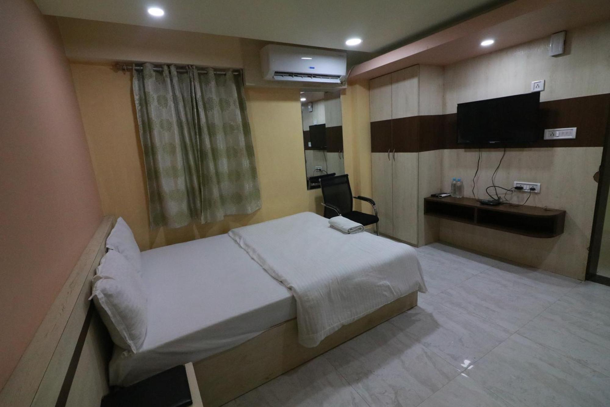 Hotel Himalaya Agartala Kültér fotó