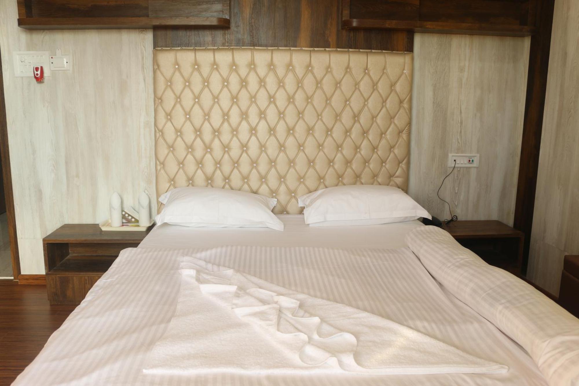 Hotel Himalaya Agartala Kültér fotó
