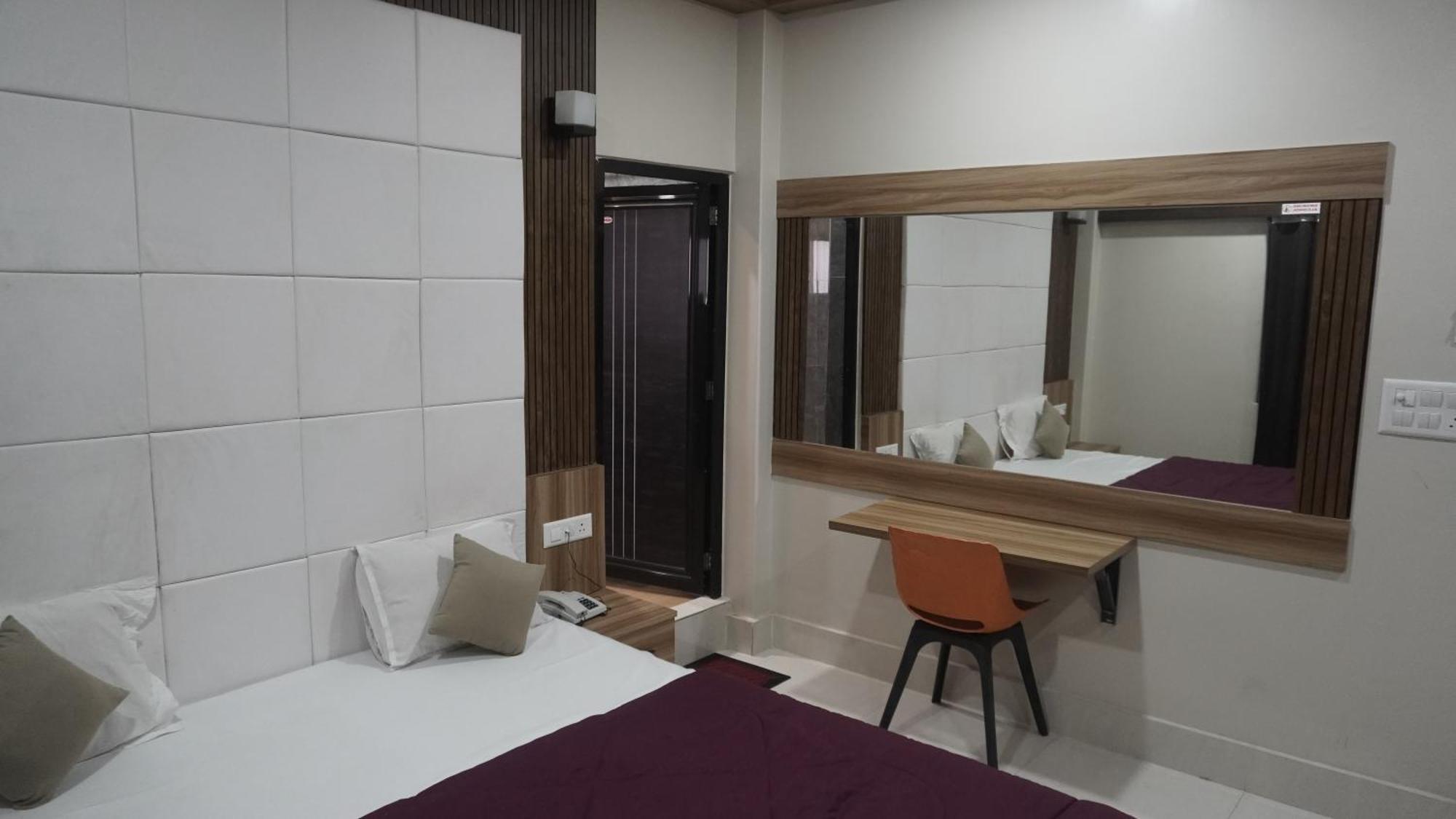 Hotel Himalaya Agartala Kültér fotó