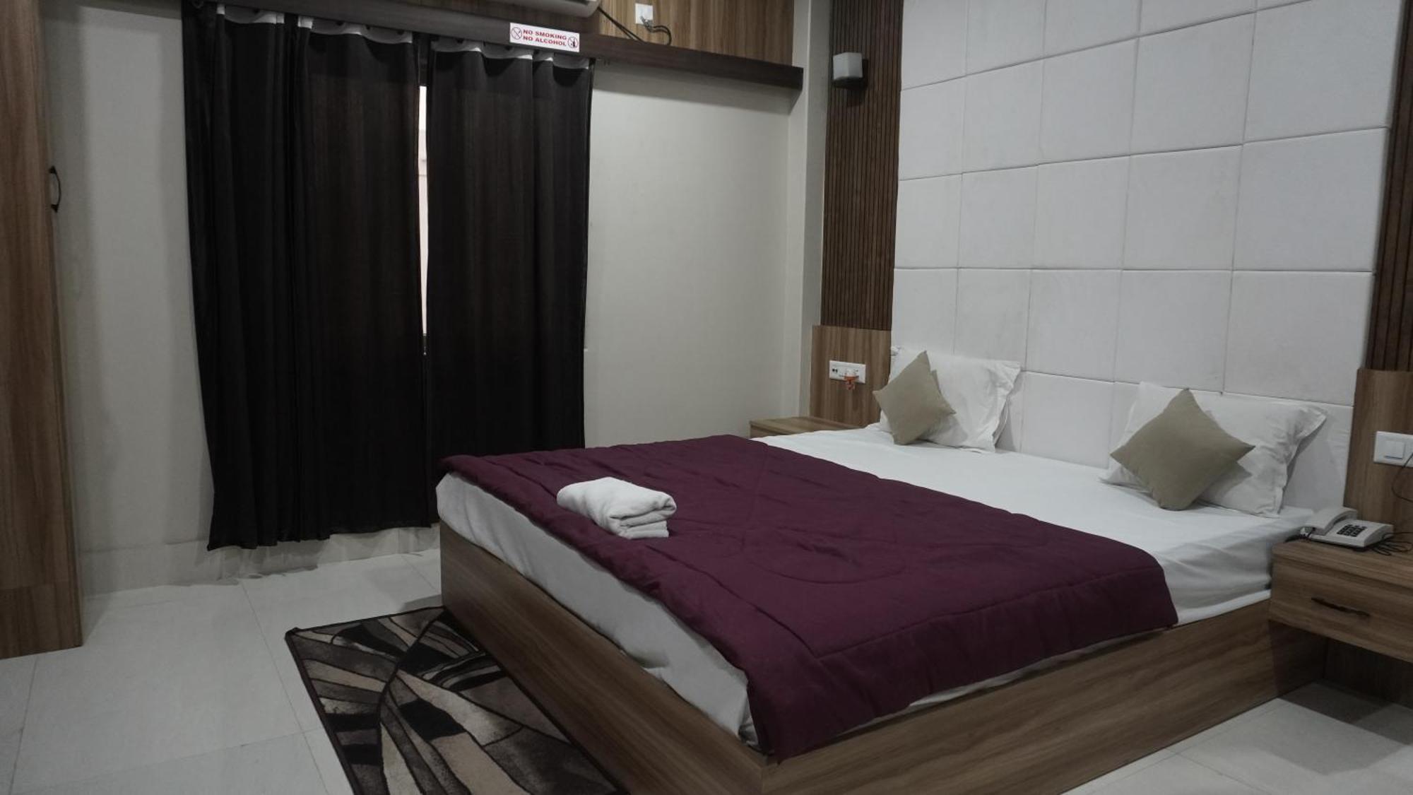 Hotel Himalaya Agartala Kültér fotó