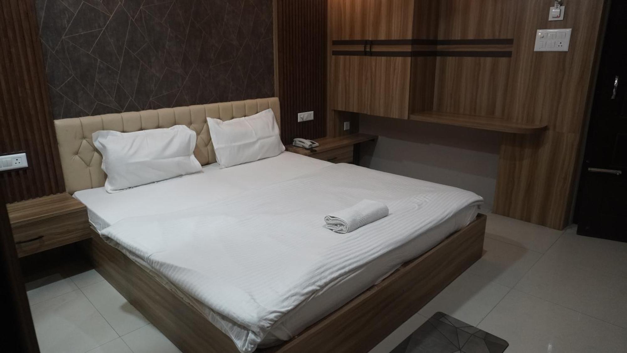 Hotel Himalaya Agartala Kültér fotó